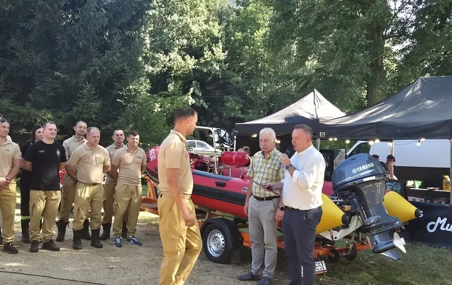 Przekazanie nowego sprzętu ratowniczego dla Gminy Mysłakowice