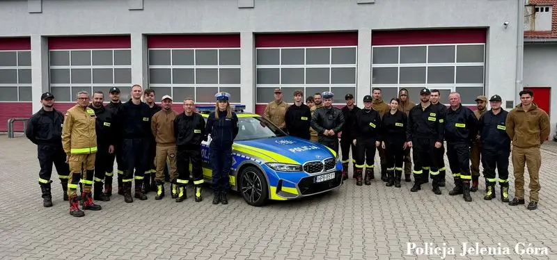 Szkolenie strażaków OSP przez jeleniogórskich policjantów drogowych