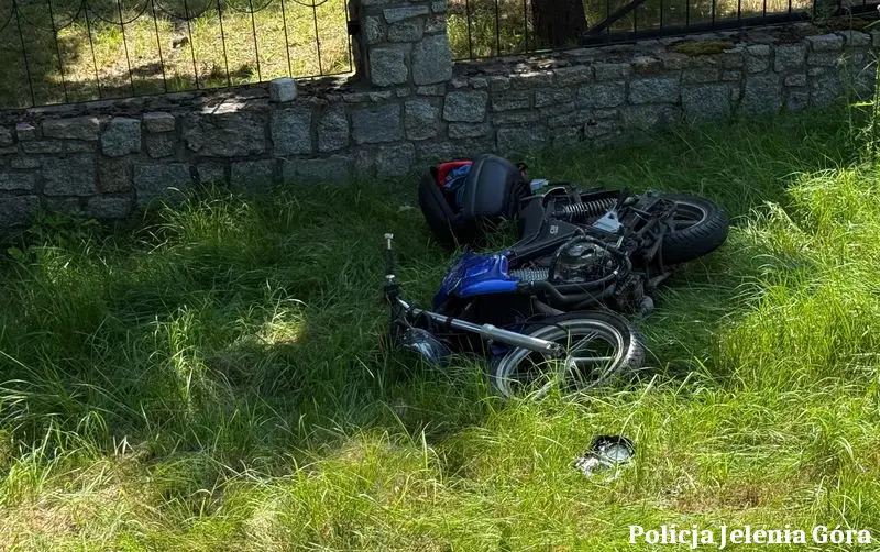 Motocyklista trafił do szpitala po groźnym wypadku na krajowej piątce