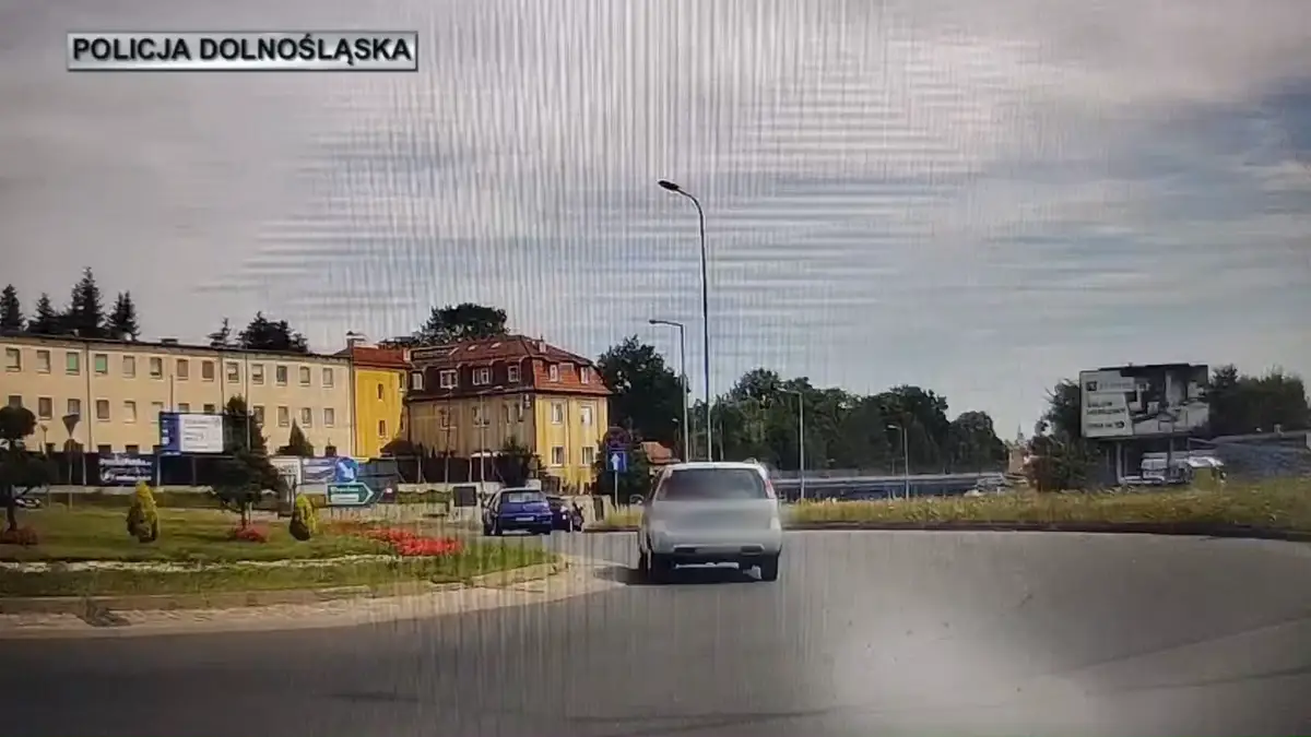 Wypadek na ulicy Sobieskiego w Jeleniej Górze: Policja bada okoliczności zdarzenia