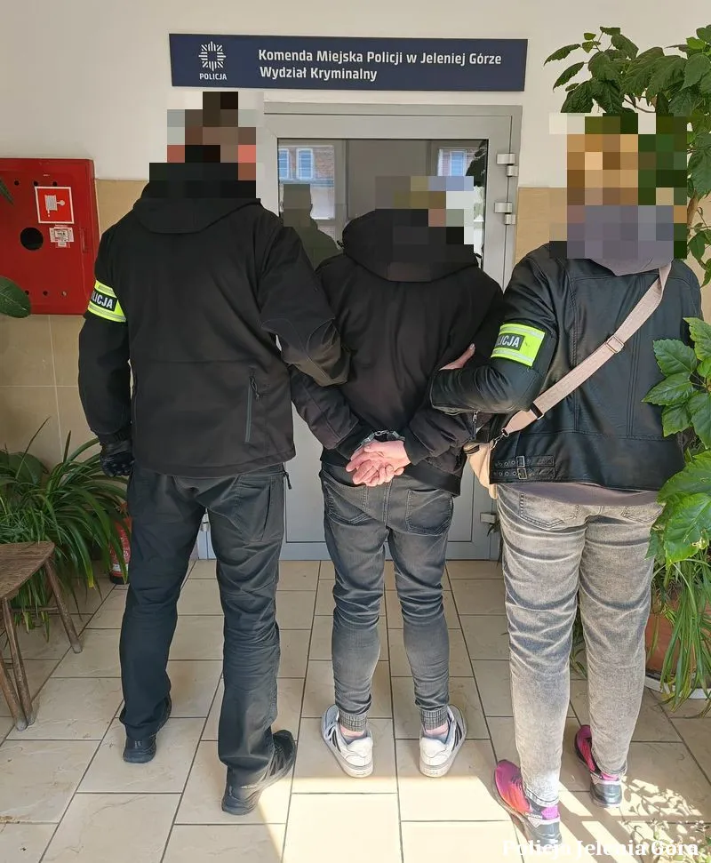 Skuteczne zatrzymania osób poszukiwanych przez policję w Jeleniej Górze