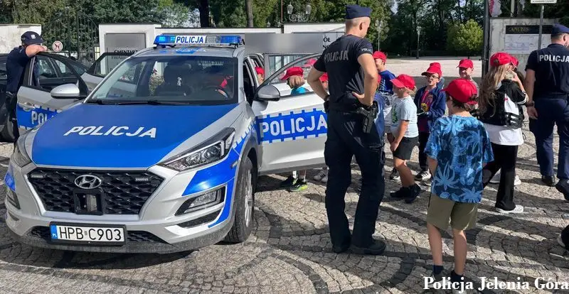 Policja w Jeleniej Górze przypomina o bezpieczeństwie podczas wakacji dla dzieci i młodzieży