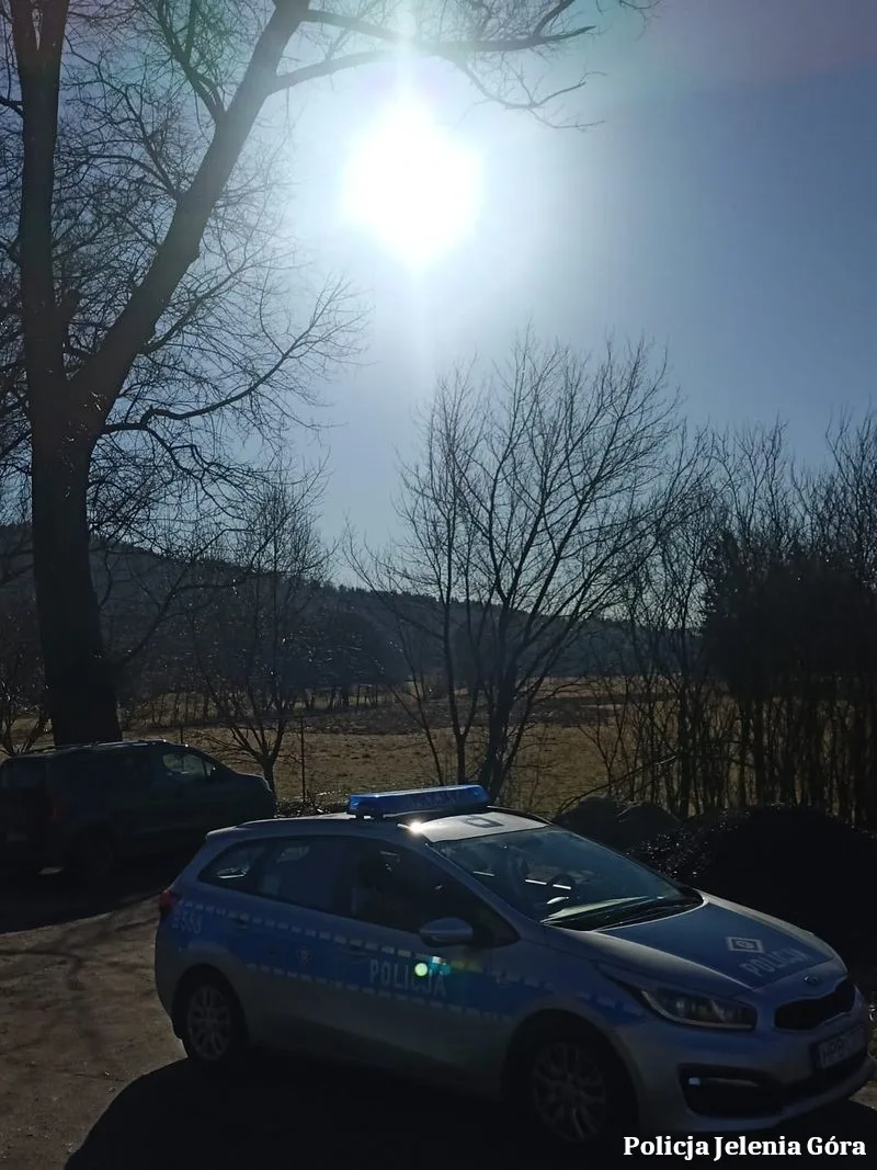 Policja apeluje o rozwagę w ruchu drogowym przy silnym słońcu