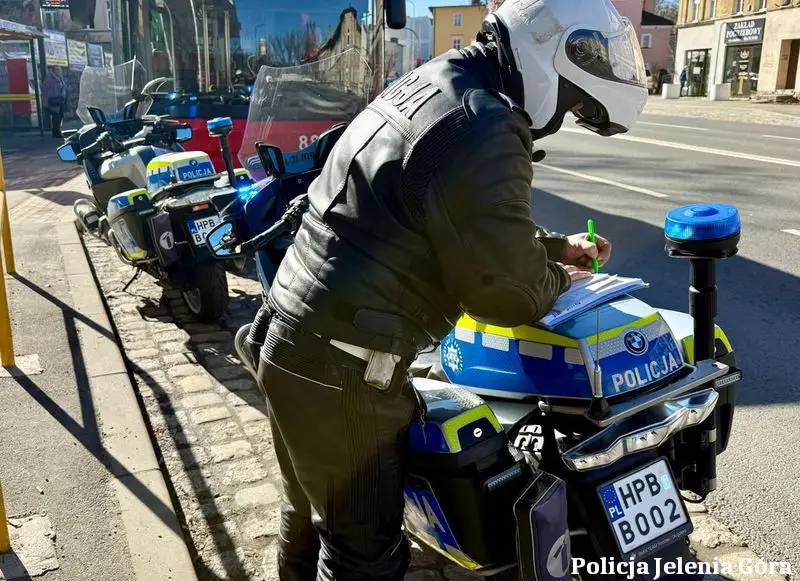 Policja w Jeleniej Górze prowadzi działania na rzecz bezpieczeństwa motocyklistów