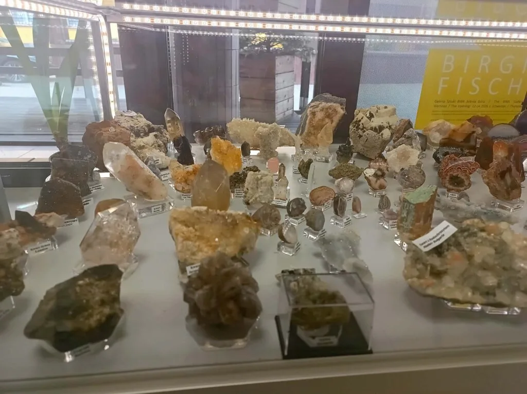 Wystawa minerałów 'Przyjaźń, Przygoda, Pasja' w Książnicy Karkonoskiej