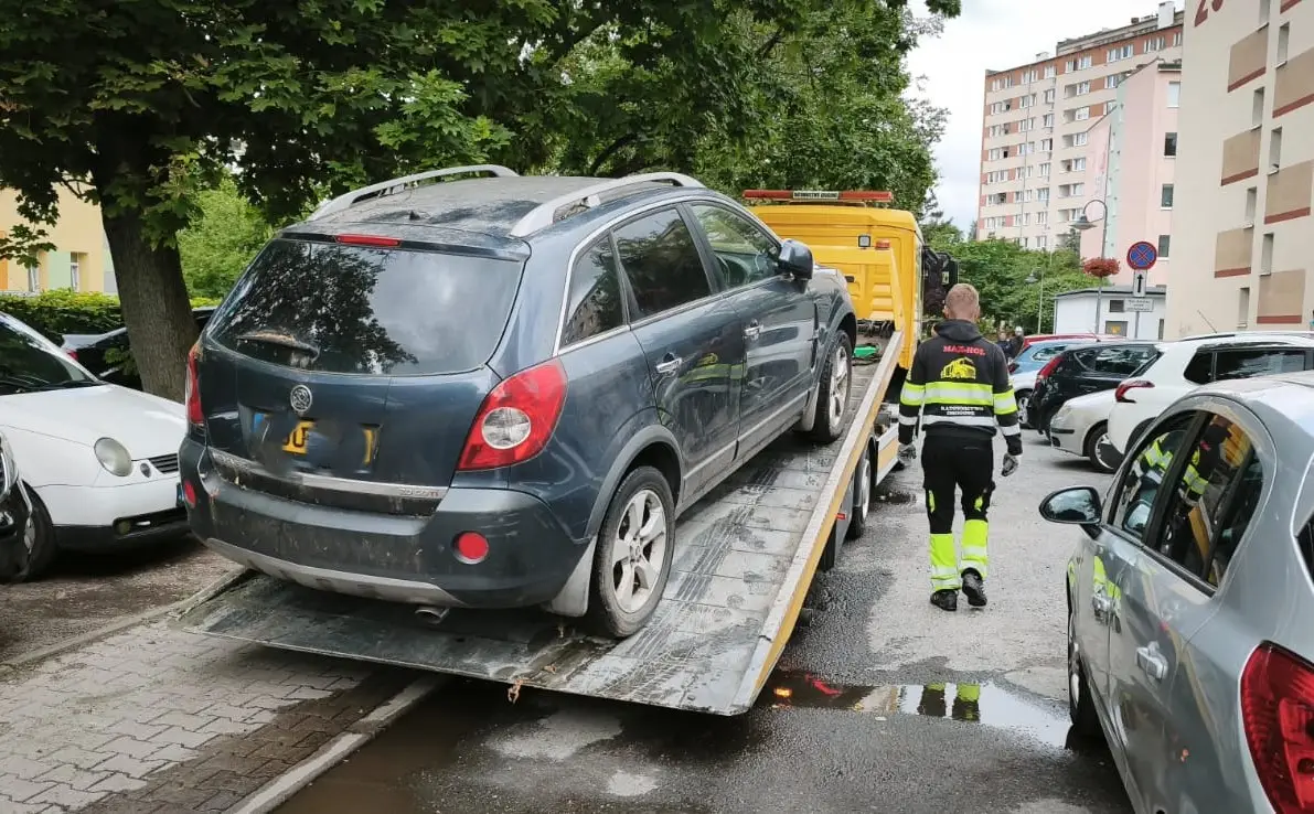 Usuwanie porzuconych pojazdów z przestrzeni miejskiej