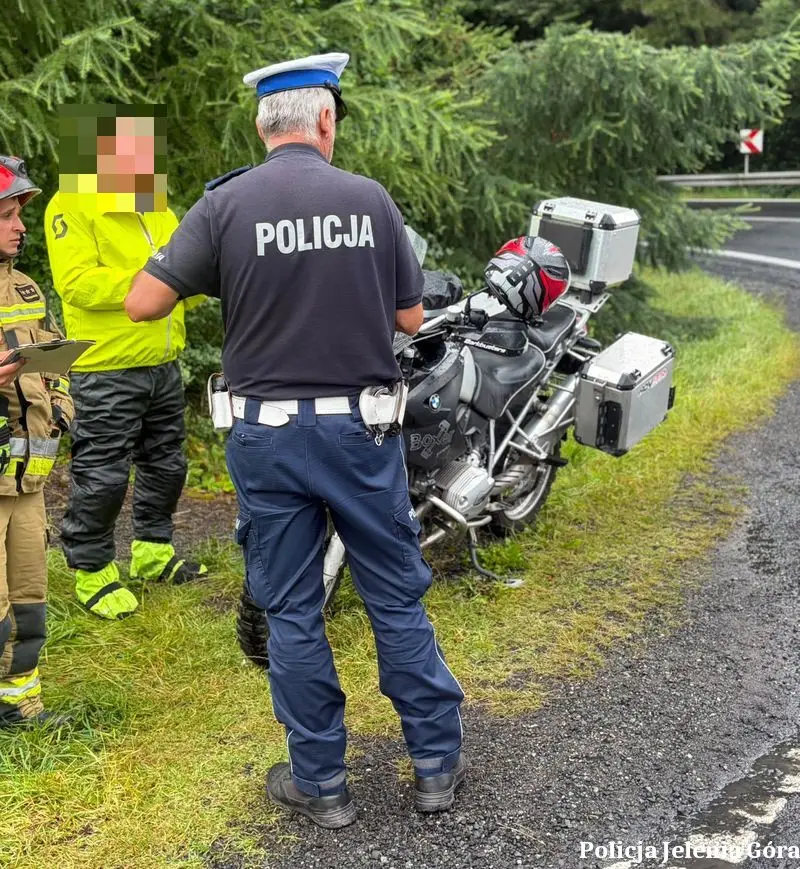 Apel jeleniogórskich policjantów o rozwagę na drogach podczas wakacyjnego weekendu