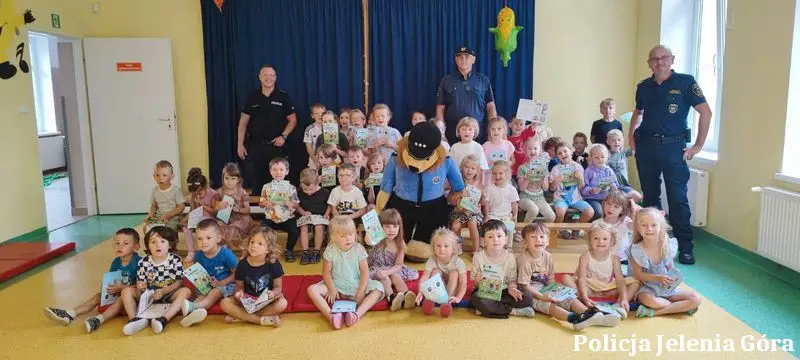 Policja i straż miejska promują bezpieczne wakacje 2026 w Karpaczu
