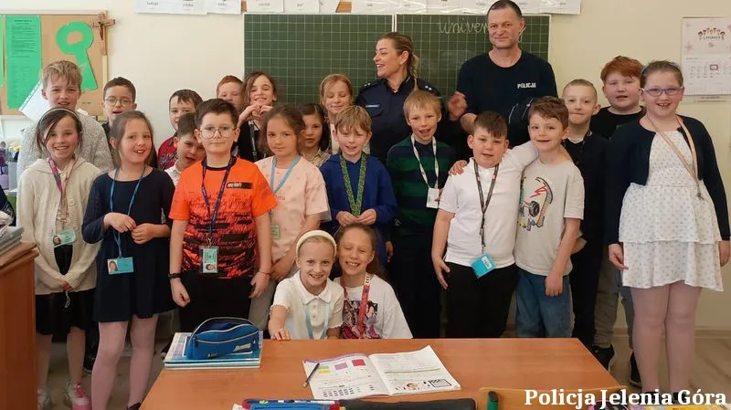Jeleniogórscy policjanci promują bezpieczeństwo wśród dzieci