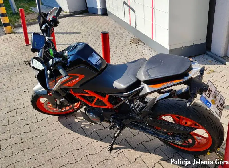 Zatrzymanie 41-latka z narkotykami i kradzionym motocyklem w Jeleniej Górze