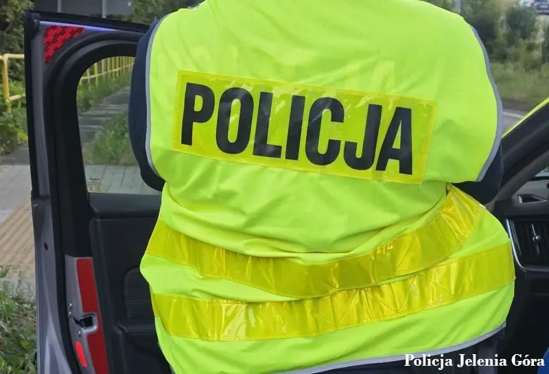 Trzy osoby oskarżone o oszustwa na szkodę seniorek w Jeleniej Górze