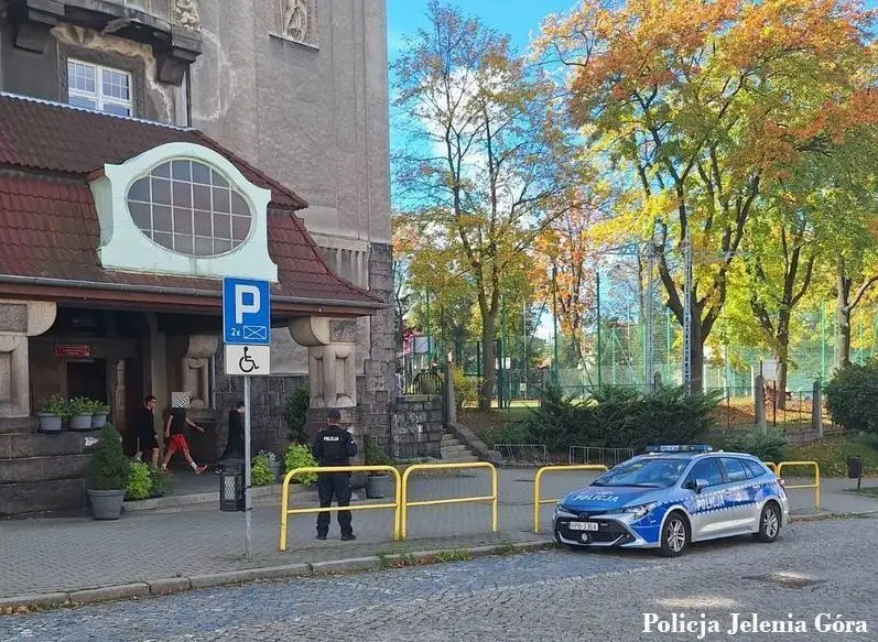 Wzmożone patrole policji i straży miejskiej w rejonie szkół