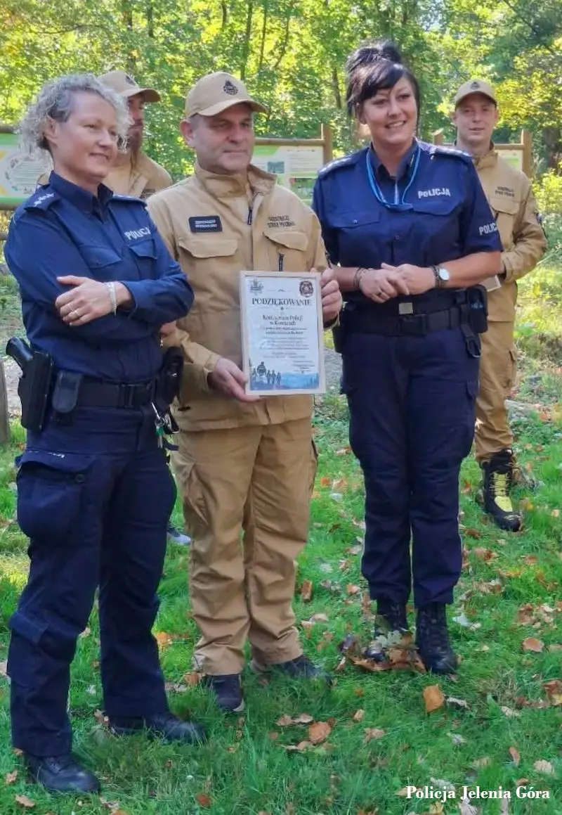 Młodzieżowe ćwiczenia poszukiwawcze w Bukowcu z udziałem policjantów