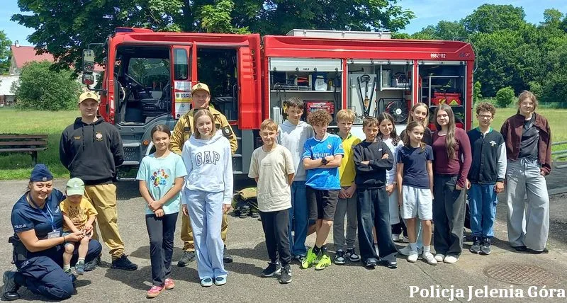 Edukacja dzieci w zakresie bezpieczeństwa podczas Dnia Bezpieczeństwa w Łomnicy