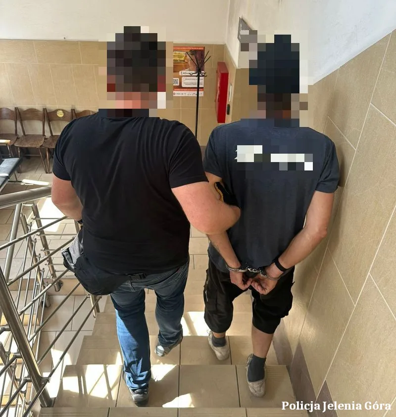 Zatrzymanie poszukiwanego mężczyzny po 16 latach ucieczki przez jeleniogórskich policjantów
