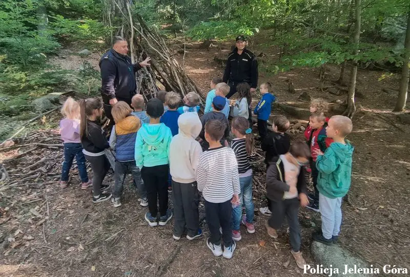 Edukacja dzieci na temat bezpieczeństwa podczas jesieni