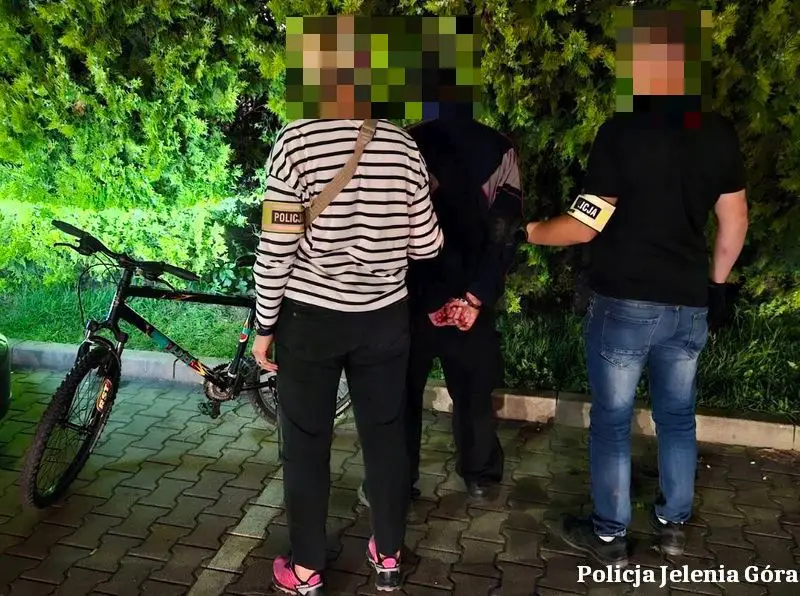 Zatrzymanie podejrzanego o podrzucenie niewybuchów przy galerii handlowej w Jeleniej Górze