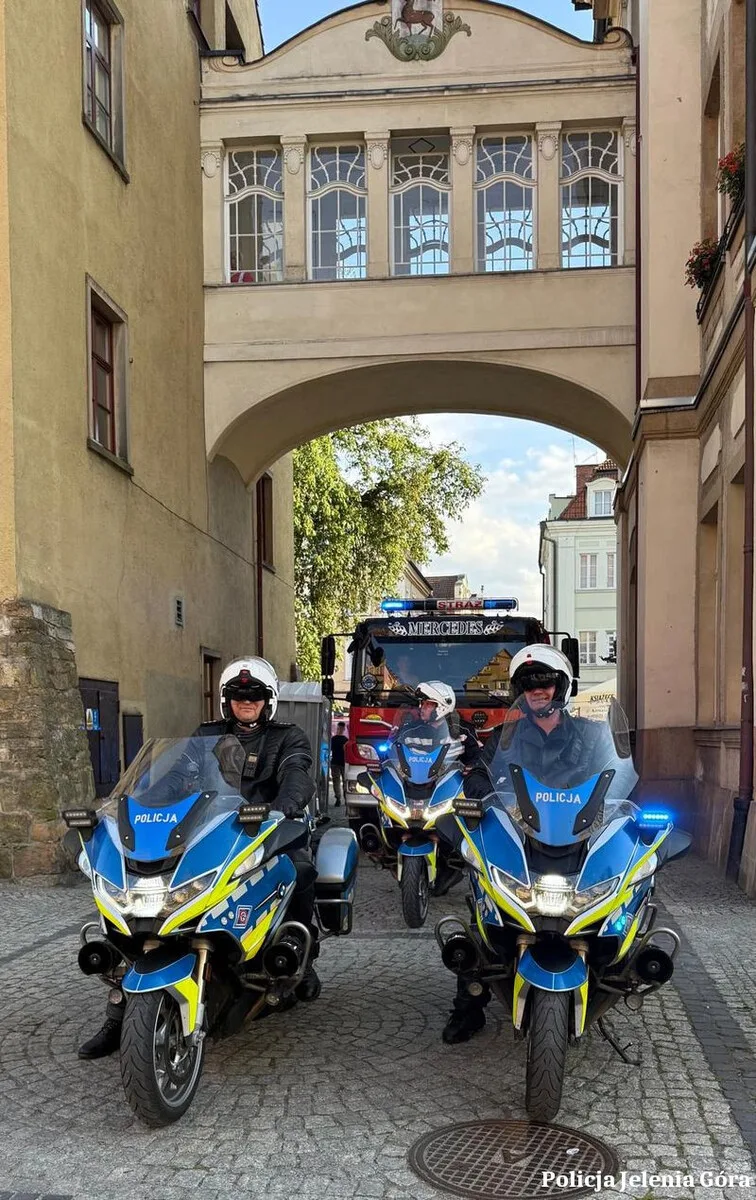 Policja jeleniogórska zapewniała bezpieczeństwo podczas 40. Manewrów Medycznych i przejazdu PSP